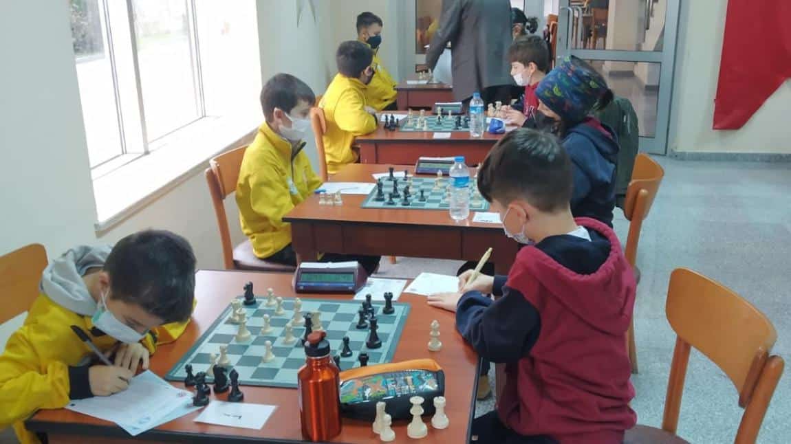 Küçükler Satranç Turnuvasında Başarı
